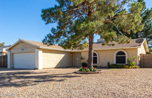 8615 W LAWRENCE Lane