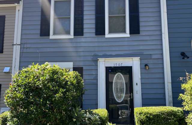 1907 Shenandoah Valley Lane Southeast