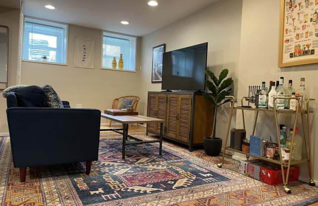 2646 N WILTON Avenue