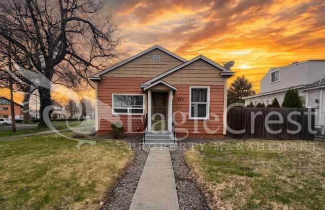 Spacious 3-Bedroom Home with Finished Basement & Fenced Yard