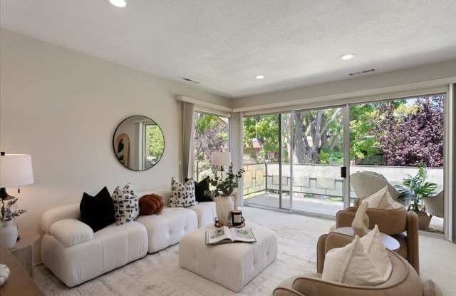 Photo of 762 University Ave