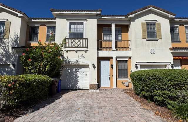 Townhome In St Cloud For Rent with 4 Bedroom 3 Full Bath