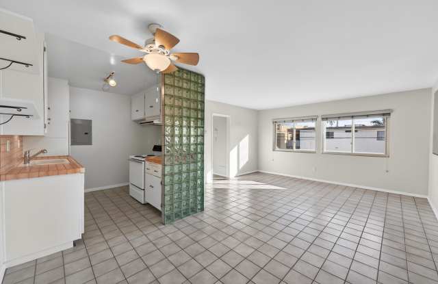 Gorgeous 2 Bedroom inside Gated Community! Close to Beach