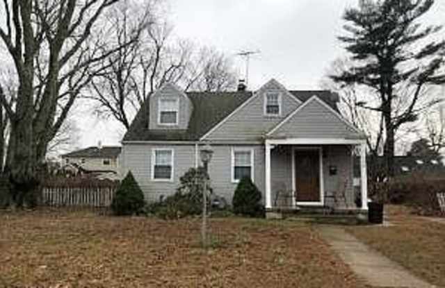 Photo of 320 Oakley Avenue