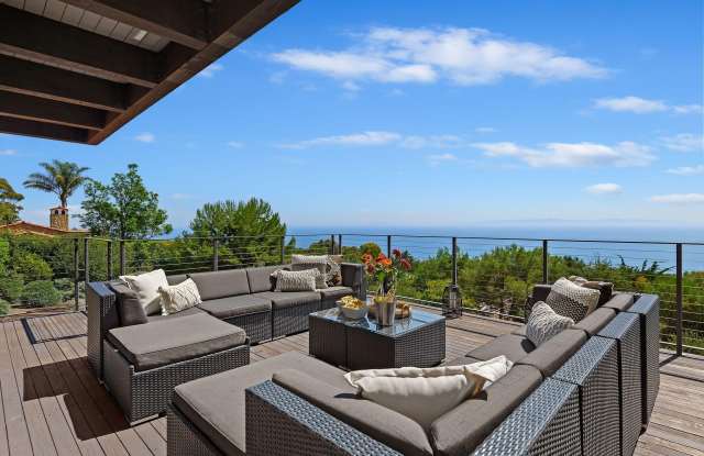 845 Centinela Lane