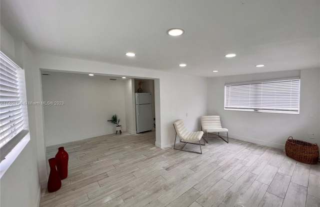 25 SW 14th St