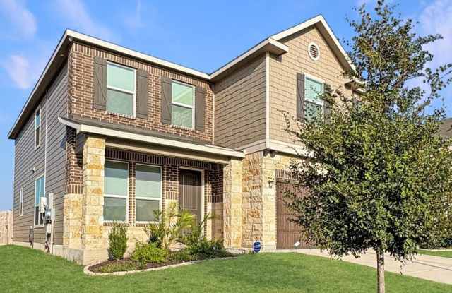 Contemporary Living in Seguin – Over 2,400 Sq Ft of Comfort