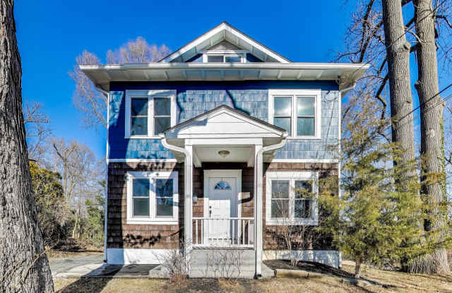 Renovated 7 bedroom, 2.5 bath home within walking distance of University of Maryland College Park!