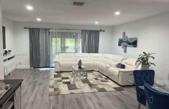 Photo of 3742 Estepona Ave