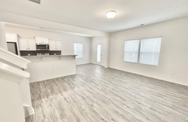 Beautiful  Spacious 3BR/2.5BA Home minutes from shopping and I-85