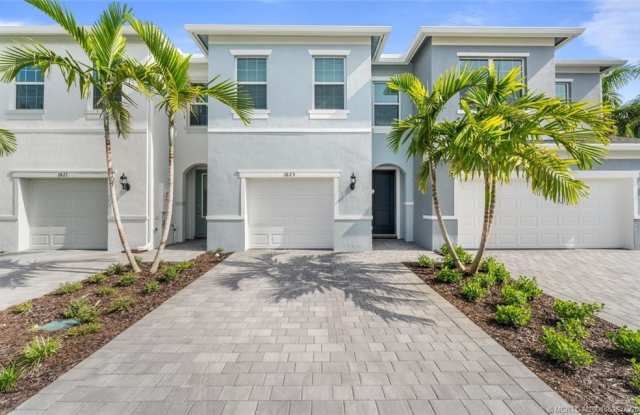 1823 SE Ocean Cove Way