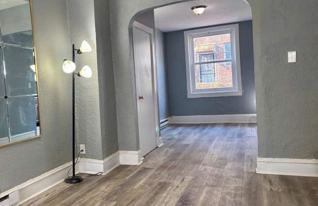 4434 N MARSHALL Street