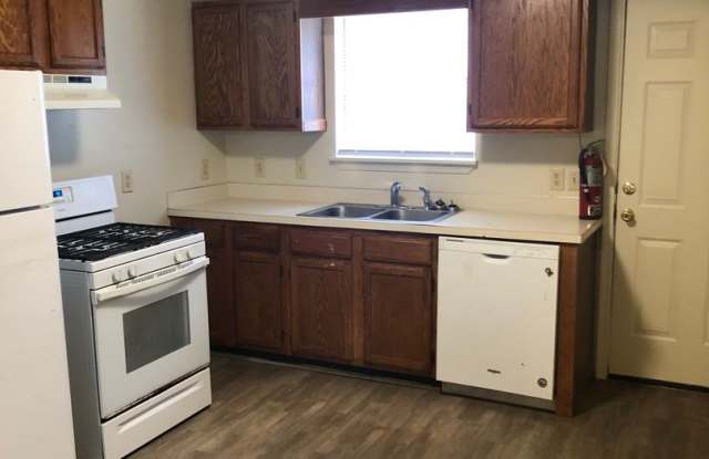 Cozy 4 Bed 2 Bath Home just off the west side of U of A Campus