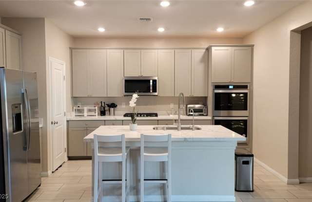 10688 Silver Pond Avenue