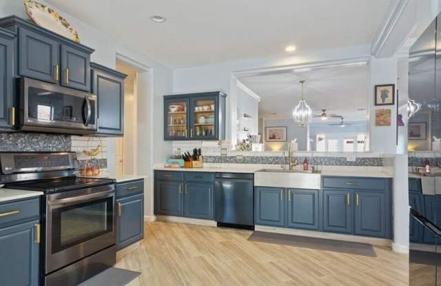 42774 W RAYNON Street