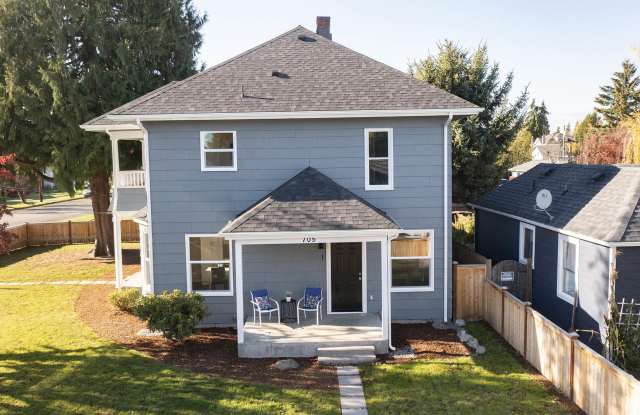 Photo of 705 4th Avenue Southwest - 1