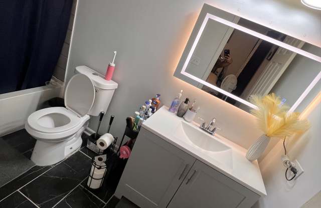 7921 South Burnham Avenue