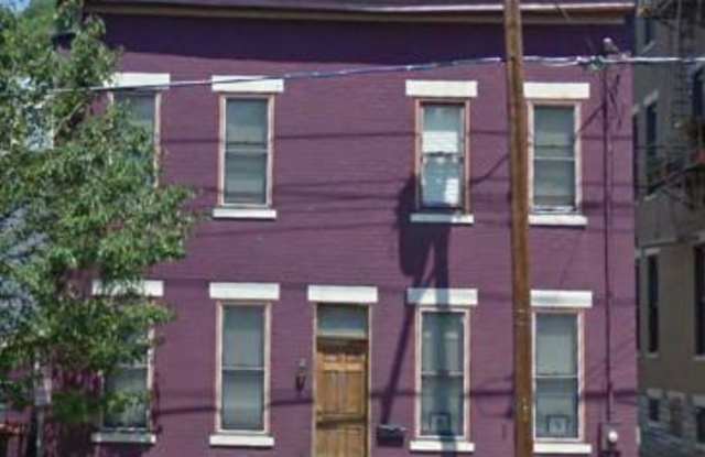 Photo of Renovated 1 BD +home office/child's room House with Upgrades