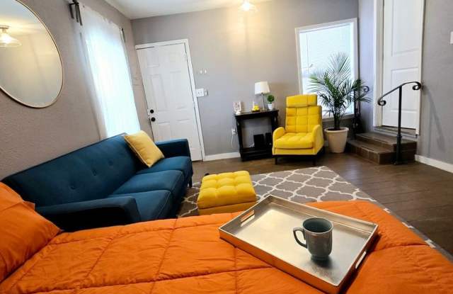 Photo of Charming Fully Furnished Studio Bungalow in San Antonio