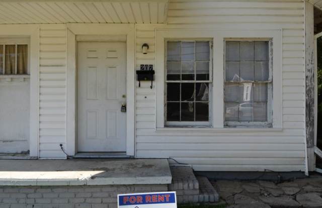 1 Bedroom Duplex with Lots of Updates!