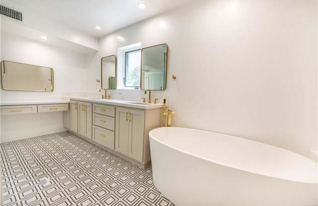 Photo of 1516 North Beverly Glen Boulevard