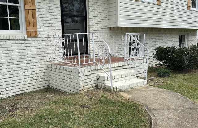 1073 SHERBROOKE CIRCLE