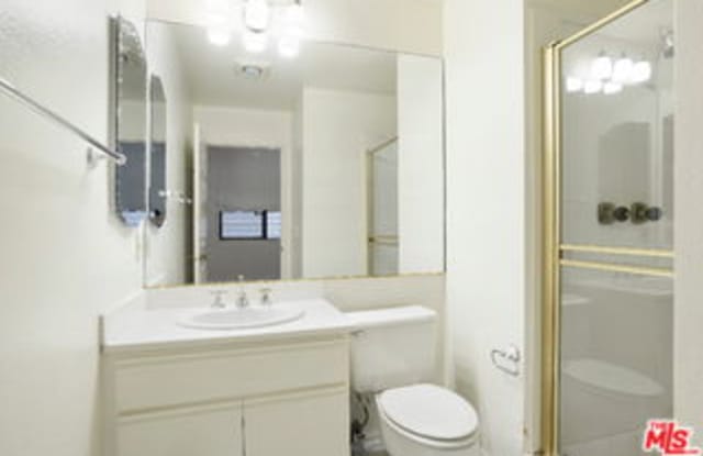 11636 Montana Avenue