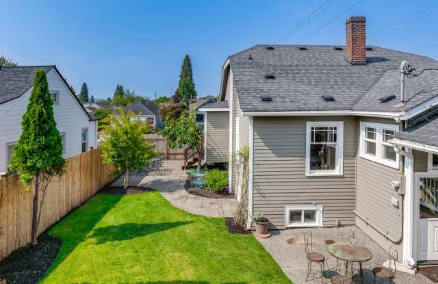 Beautiful Historic Multi Generational home in Heart of Snohomish