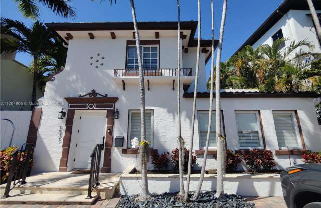 Photo of 1823 S Bayshore Ln