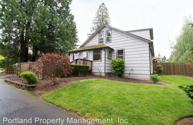 5250 SE Logus Rd - 5250 Southeast Logus Road, Milwaukie, OR 97222