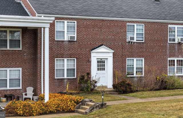 Photo of 200 MAPLEWOOD Drive unit: D8