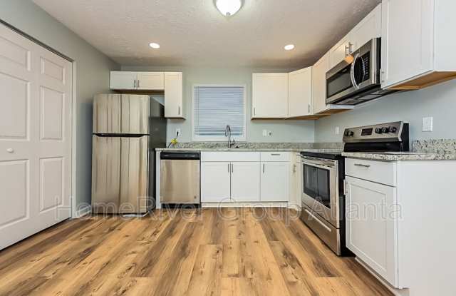 3422 Eisenhower Cir SE