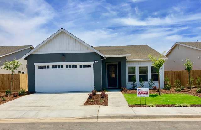 $2,400 Shaw  Leonard, 3 Bedroom Home - Alamos Ave, Clovis - SOLAR