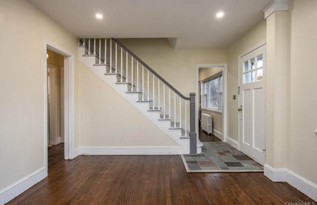 5 W Stone Street unit: 1St Fl