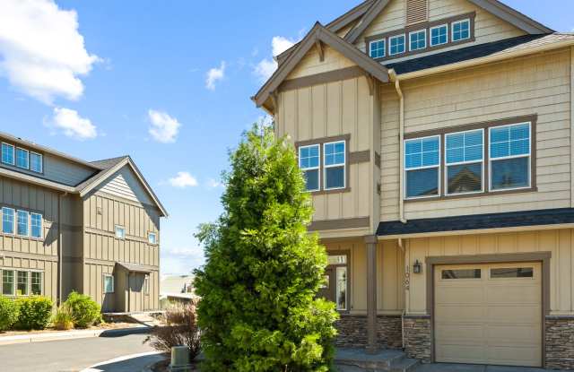 Close proximity to Old Mill District and downtown