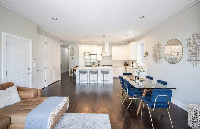 Photo of 1327 W Grand Ave