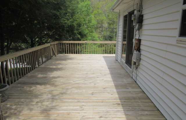 726 Middle Fork Road