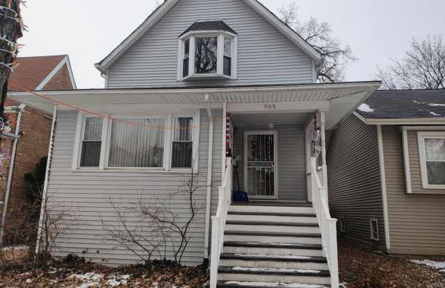 Photo of 905 Thomas Avenue unit: Garden