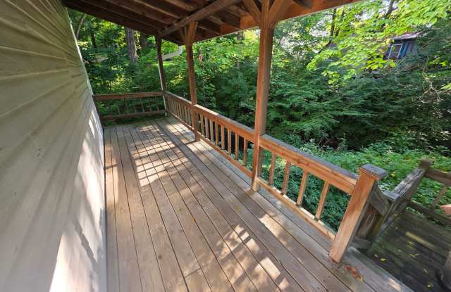 Charming 3 Bedroom Apartment in Millbrook, NY - *ALL UTILITIES INCLUDED