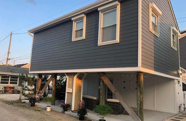 123 W Kingfisher Way