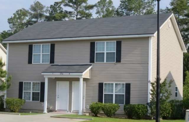 Photo of 3 bedroom, 2 1/2 bath Duplex