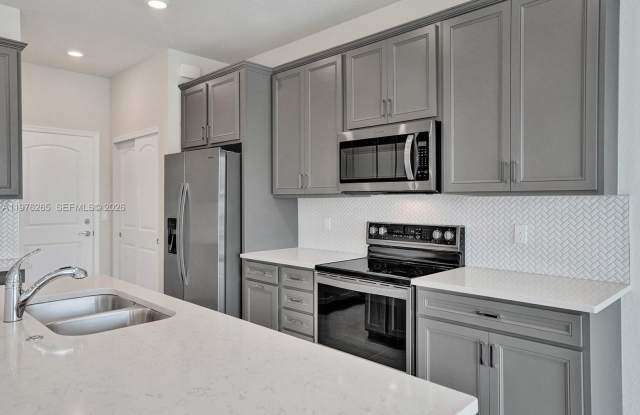 2202 S Appleton Circle S, Oakland Park, FL 33309