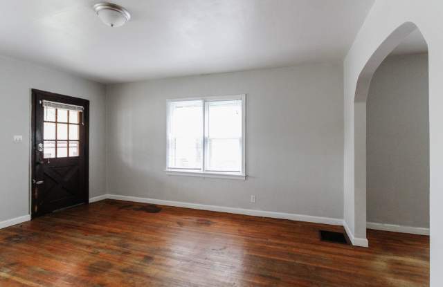 PRELEASING for AUGUST! Close to Campus: In-Unit Washer and Dryer