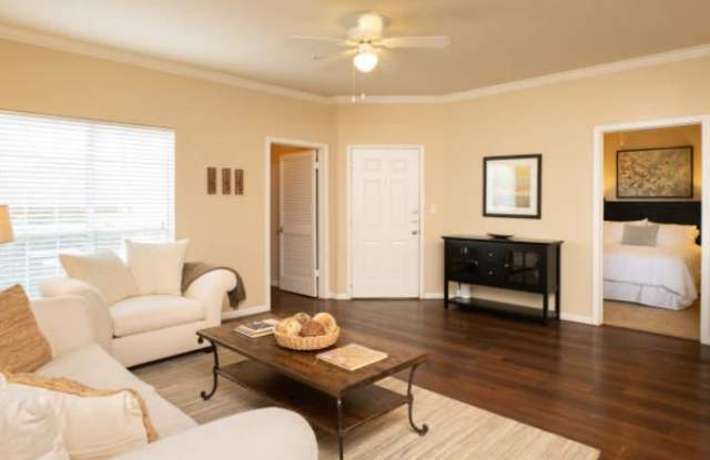 2700 N AW Grimes Blvd, #1018