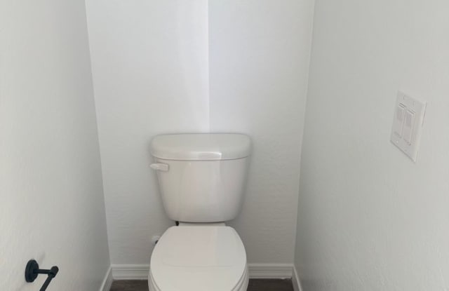 BRAND NEW 5 BEDROOM HOME IN VISTANCIA