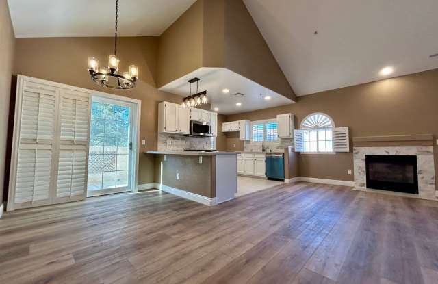 Photo of Lovely 2 story condo conveniently located near Eastern and Wigwam.