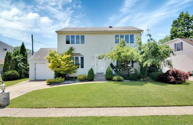 Photo of 977 Woodcliff Drive