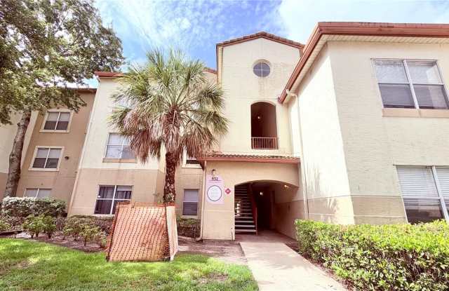 832 CAMARGO Way