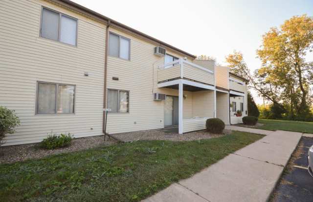 Main floor 2br condo steps from the Douglas Trail! photos photos