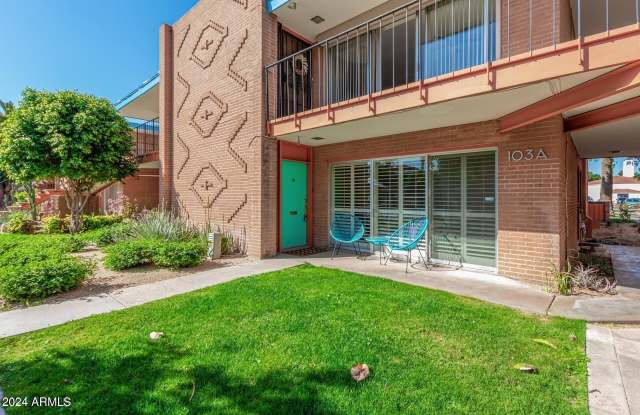 Photo of 103 E PALM Lane
